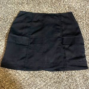 Mini black skirt from pacsun. Never worn size small. Selling for 30$